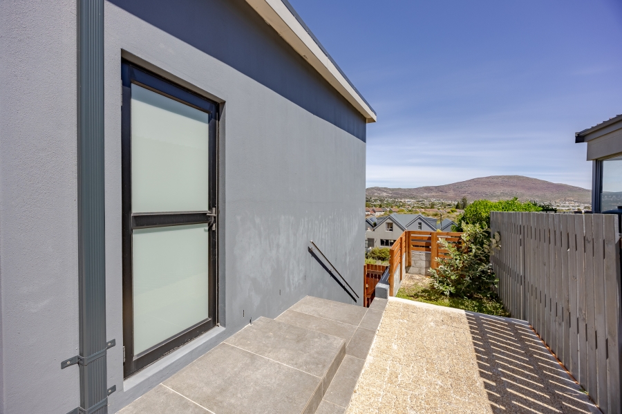 4 Bedroom Property for Sale in Crofters Valley Western Cape